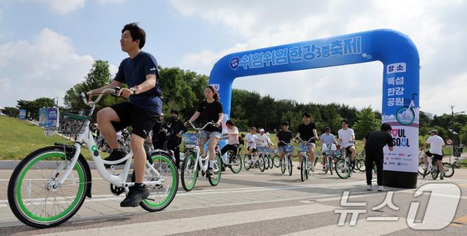 [사진] 기록 경쟁은 뒤로하고 즐기는 '쉬엄쉬엄 한강 축제'