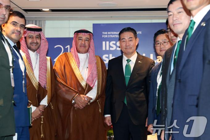 [사진] 회담 갖는 한-사우디 국방