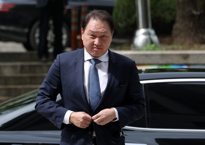 최태원 SK그룹 회장(사진) 측이 이혼소송 판결문 유포자에 대해 법적 대응할 방침이다. /사진=뉴스1