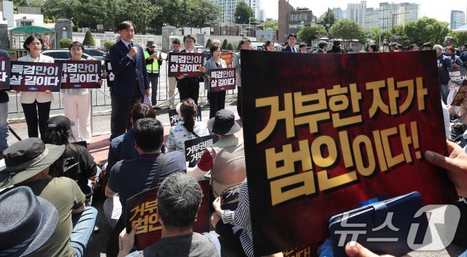 [사진] 채상병 특검 거부 규탄집회 나선 조국 대표