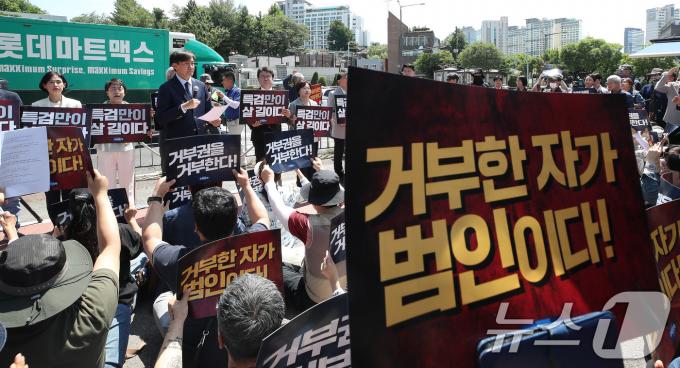 [사진] 채상병 특검 거부 규탄집회 나선 조국 대표
