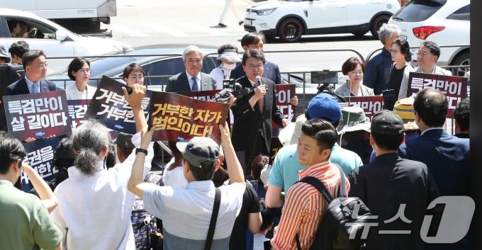 [사진] 발언하는 황운하 원내대표