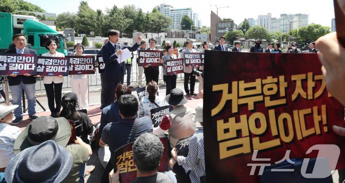 [사진] 채상병 특검 거부 규탄집회 나선 조국 대표