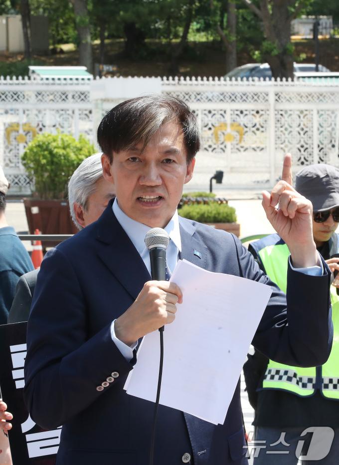 [사진] 채상병 특검 거부 규탄집회 나선 조국 대표