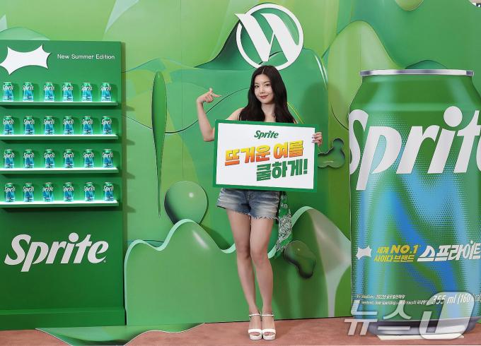 [사진] 썸머퀸의 계절과 함께 돌아온 권은비