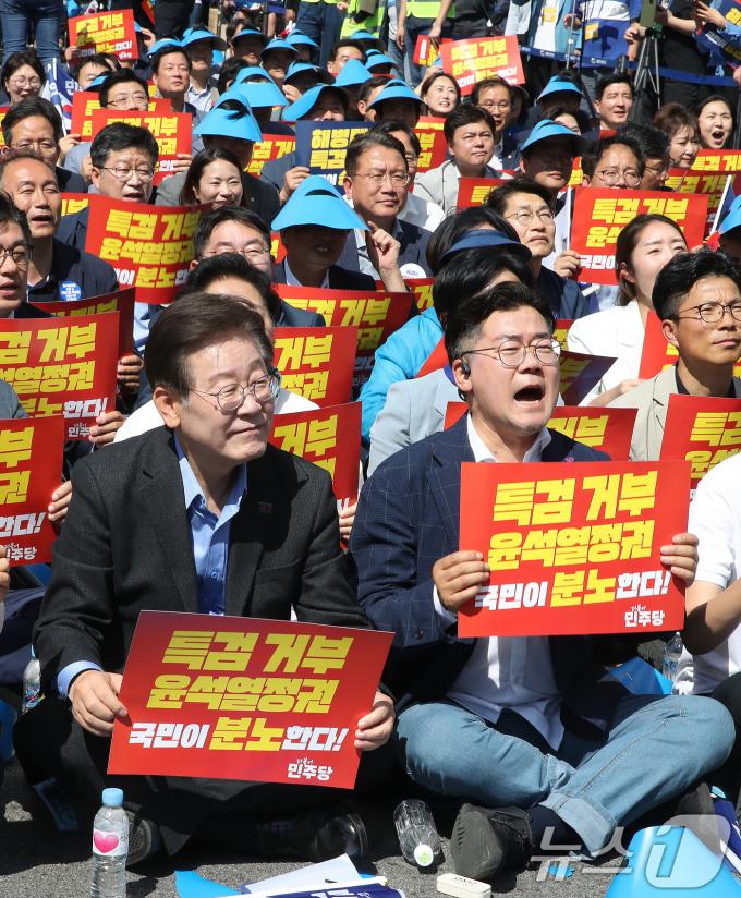 [사진] 채상병 특검 거부 규탄집회 나선 더불어민주당