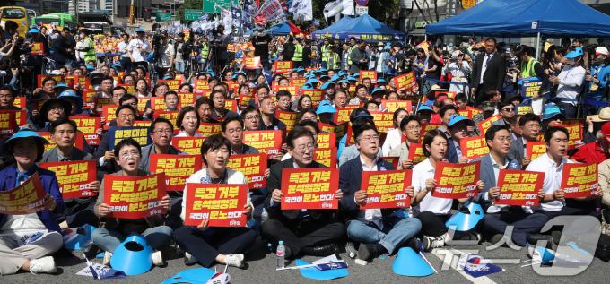 [사진] 윤석열 정권 규탄대회 나선 더불어민주당