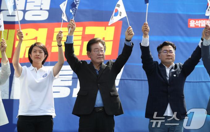 [사진] 윤석열 정권 규탄대회 나선 더불어민주당