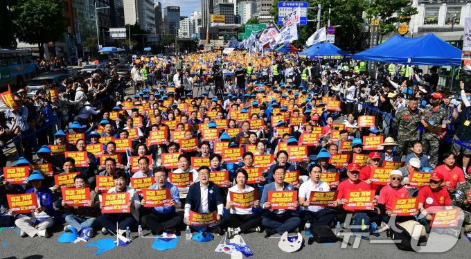 [사진] 윤석열정권 규탄 및 해병대원 특검법 관철 위한 범국민대회