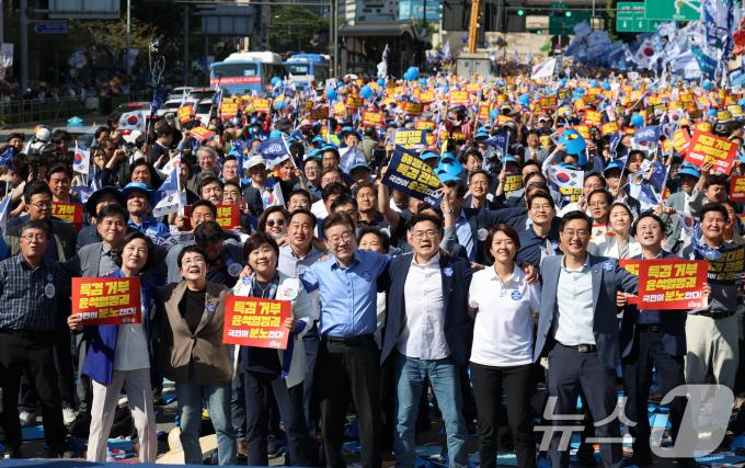 [사진] 윤석열정권 규탄 및 해병대원 특검법 관철 위한 범국민대회