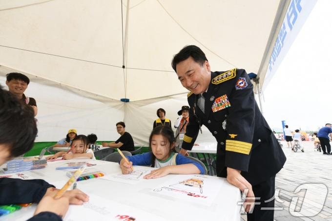 [사진] 소방안전문화 대축제 참석한 남화영 소방청장