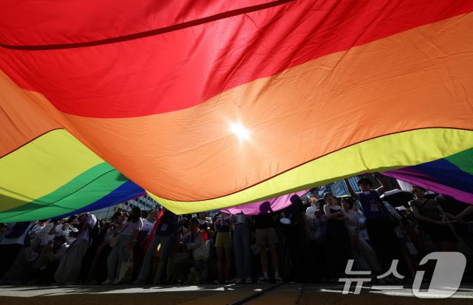[사진] 서울 물들인 '15만' 무지갯빛