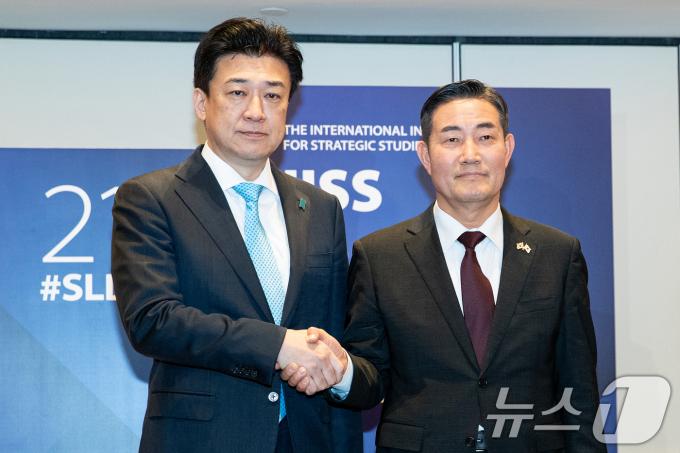 [사진] 한일 국방장관 회담 '초계기 갈등 5년 만의 마침표'