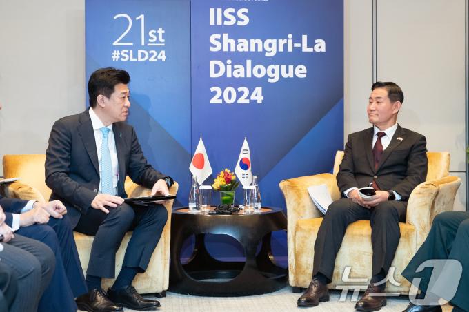 [사진] 한일 국방장관 회담 '초계기 갈등 5년 여 만에 마침표'