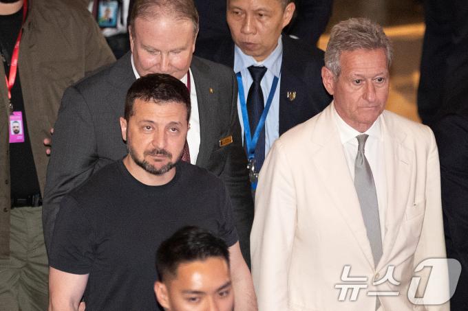 [사진] 싱가포르 찾은 젤렌스키 우크라이나 대통령