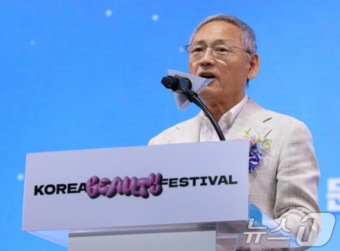 [사진] 개회사하는 유인촌 장관