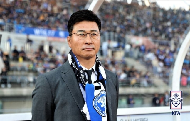 한국(국제축구연맹(FIFA) 랭킹 23위)은 오는 6일 밤 9시(한국시각) 싱가포르 내셔널 스타디움에서 싱가포르(155위), 9일 오후 8시 서울월드컵경기장에서 중국(88위)과 2026 북중미월드컵 아시아지역 2차 예선 조별리그 C조 5, 6차전을 치른다. 사진은 김도훈 임시 국가대표팀 감독. /사진=대한축구협회