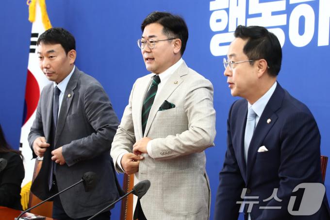 [사진] 원구성 관련 기자간담회 참석한 박찬대 원내대표
