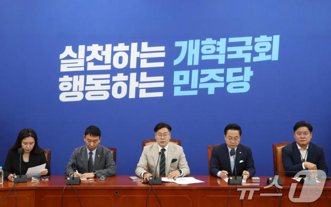 [사진] 민주당, 22대 국회 원구성 관련 기자간담회
