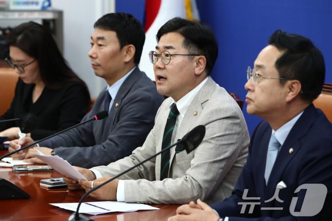 [사진] 22대 국회 원구성 관련 발언하는 박찬대 원내대표