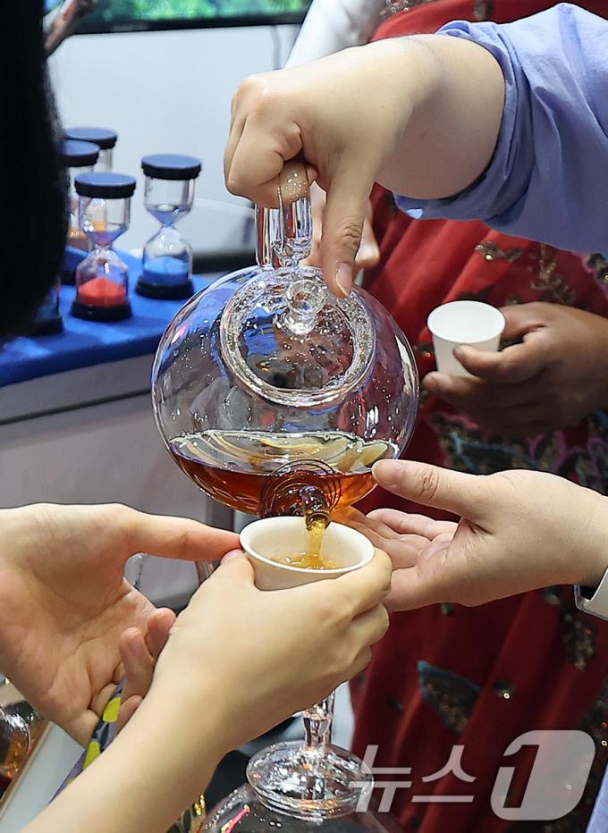 [사진] 국제차문화대전. 다양한 차를 한 곳에서