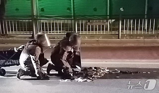 북한이 지난 1일 저녁부터 남한으로 날려보낸 오물풍선이 600개에 달하는 것으로 확인됐다. 지난달 말 날려보낸 오물풍선(260여 개)의 2배가 넘는 양이다. 합동참모본부는 2일 국방부 출입기자단에 