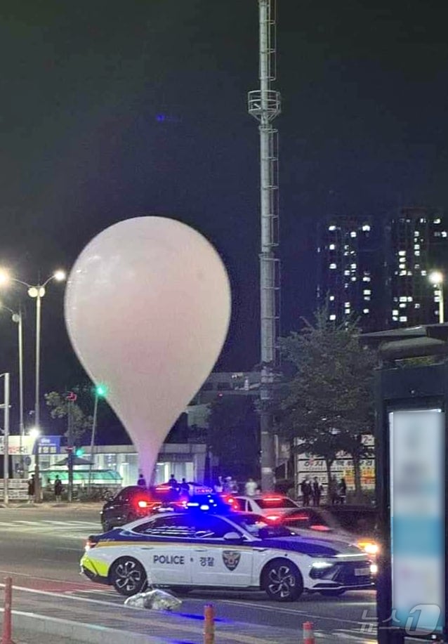 [사진] 인천 10곳서 북한 오물풍선 발견 신고