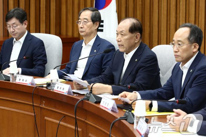 [사진] 발언하는 황우여 비대위원장