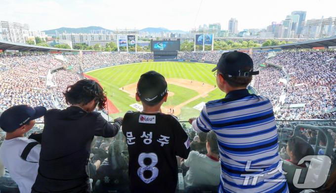 [사진] 285경기 만에 400만 관중 돌파한 KBO리그