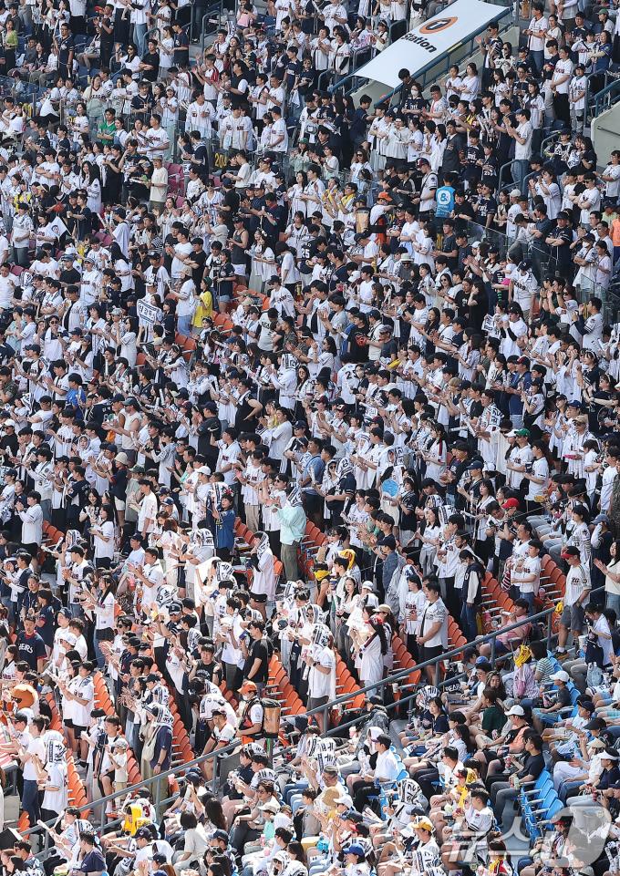 [사진] 285경기 만에 400만 관중 돌파한 KBO리그