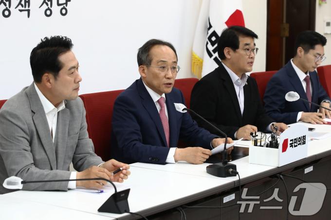 [사진] 추경호 원내대표, 22대 국회 원구성 관련 기자간담회