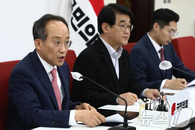 [사진] 추경호 원내대표, 22대 국회 원구성 관련 기자간담회