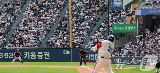 [사진] 285경기 만에 400만 관중 돌파한 KBO리그