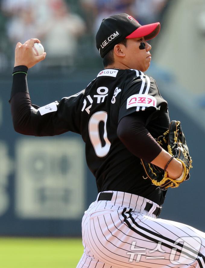[사진] 김유영, 김재환 상대로 삼진