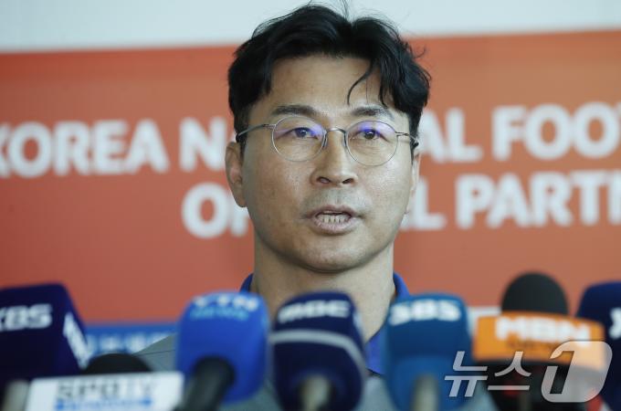[사진] 인터뷰 하는 김도훈 감독