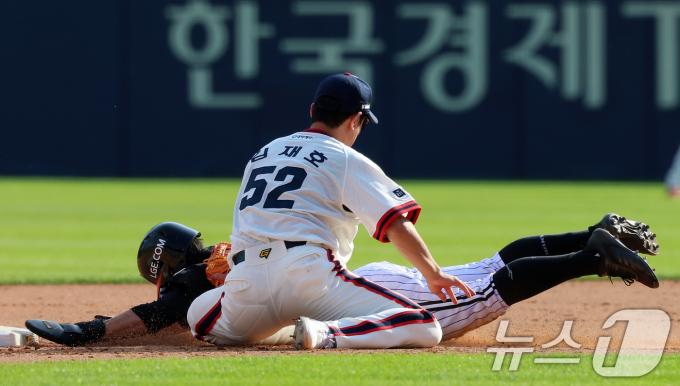 [사진] 최원영, 2루 도루 실패