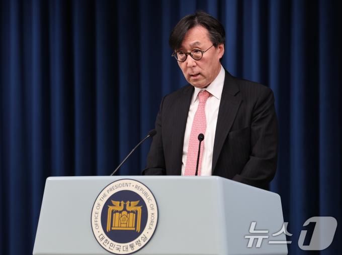 [사진] 장호진 국가안보실장, 긴급 NSC 상임위원회 결과 브리핑