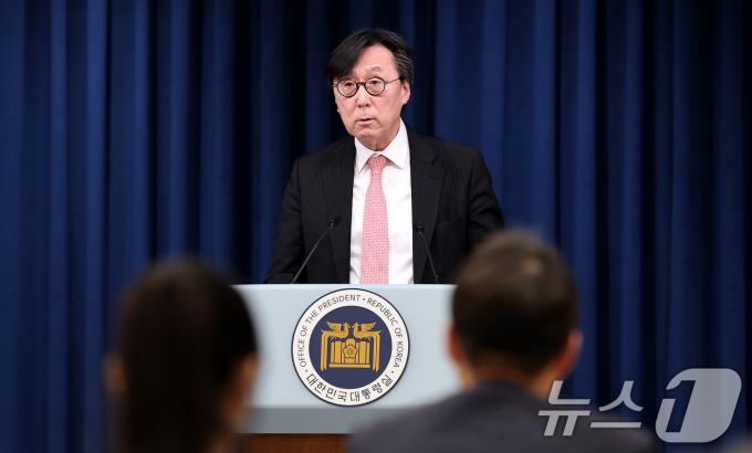 [사진] 장호진 국가안보실장, 긴급 NSC 상임위원회 결과 브리핑