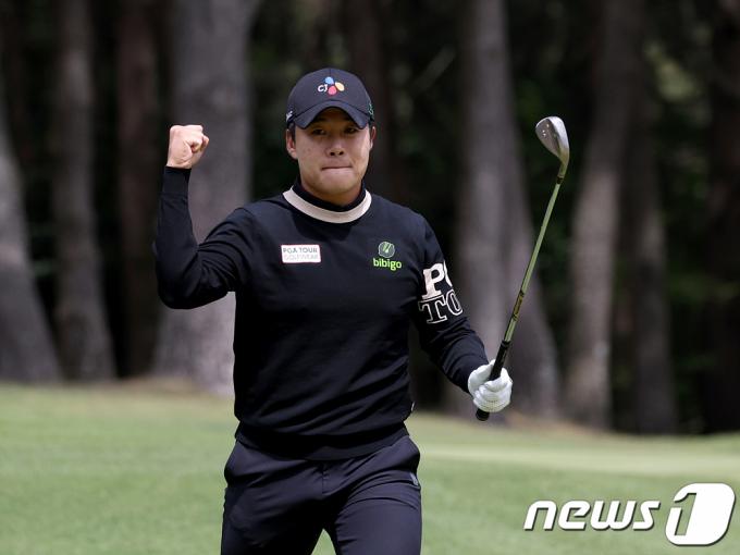 KPGA투어 데상트코리아 매치플레이에서 우승한 김민규. (KPGA 제공)