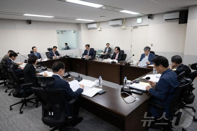 장호진 국가안보실장이 2일 서울 용산 대통령실에서 긴급 국가안전보장회의(NSC) 상임위원회를 주재하고 있다. (대통령실 제공) 2024.6.2/뉴스1 ⓒ News1 박지혜 기자