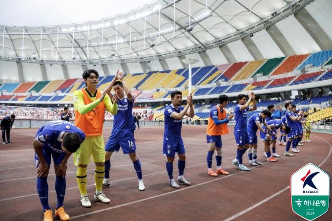 수원 삼성이 부산 아이파크 원정서 1-1로 비겼다..(한국프로축구연맹 제공)
