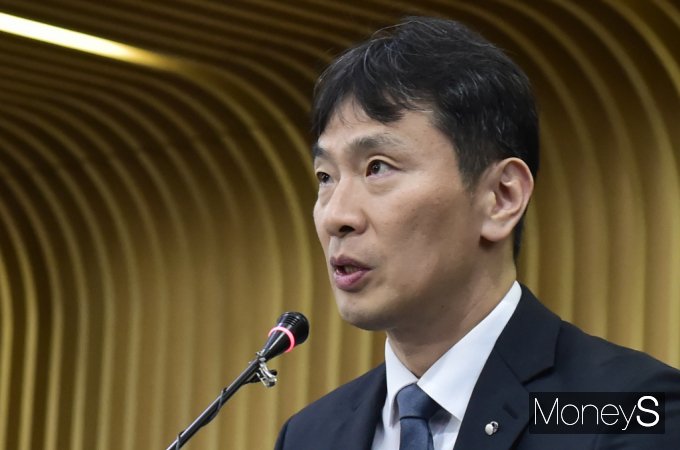 이복현 금감원장이 30일 서울 종로구 도렴동 생명보험교육문화센터에서 열린 금융감독원, 보험회사 CEO간담회에서 발언을 하고 있다. /사진=임한별 기자