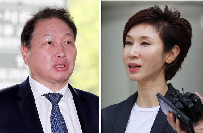최태원 SK그룹 회장(왼쪽)과 노소영 아트센터 나비 관장이 지난 4월16일 오후 서울 서초구 고등법원에서 열린 이혼 관련 항소심 변론기일에 출석하며 취재진 질문에 답하고 있다. / 사진=뉴스1 박지혜 기자 