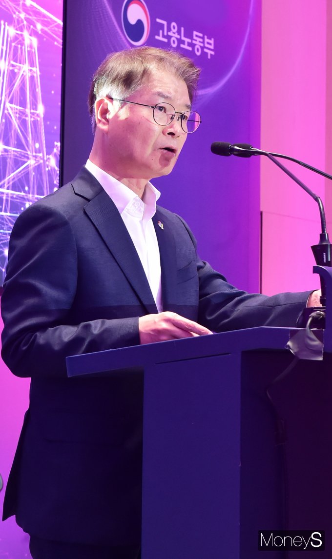 [머니S포토] 이정식 