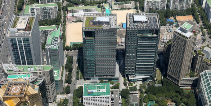 지난 4월 서울 업무·상업용부동산 매매거래가 전년대비 36% 뛴 것으로 조사됐다. 사진은 서울시내 한 오피스 밀집 지역. 사진은 기사 내용과 관련 없음. /사진=뉴시스