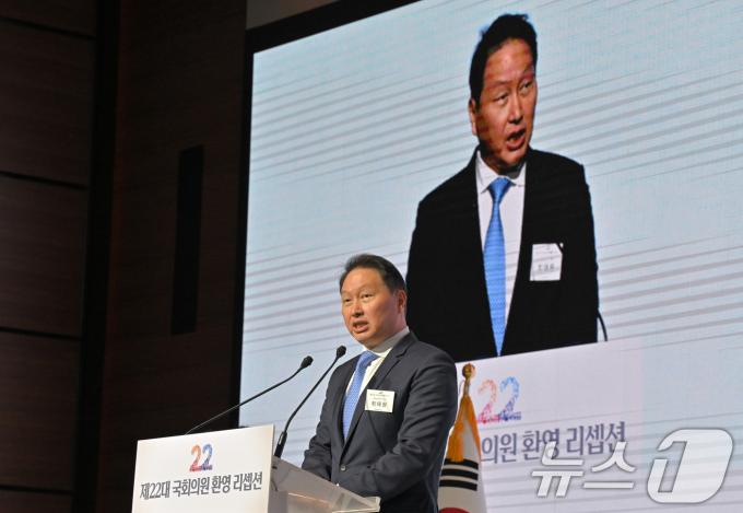 [사진] 리셉션 인사말 하는 최태원 회장