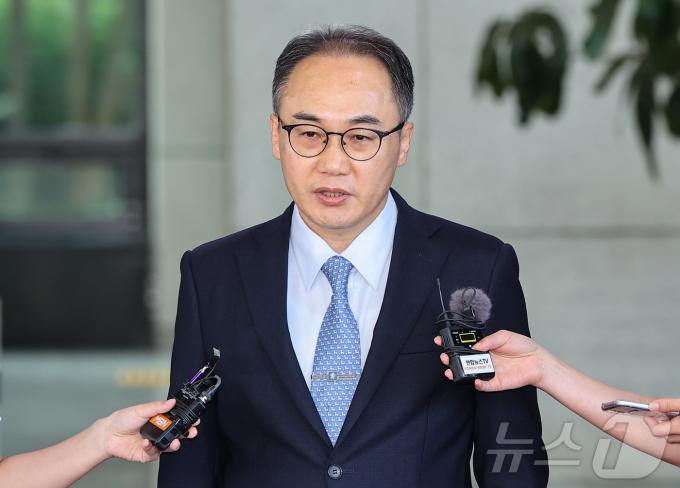 [사진] 취재진 질문에 답하는 이원석 검찰총장