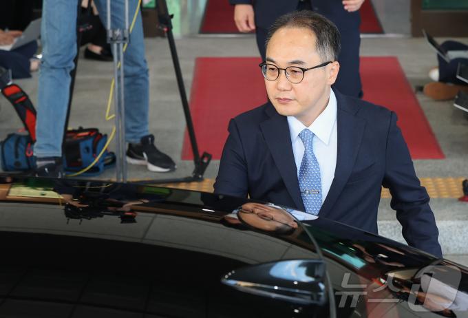 [사진] 퇴근하는 이원석 검찰총장