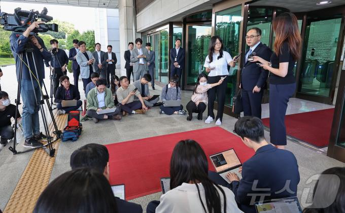 [사진] 입장 밝히는 이원석 검찰총장
