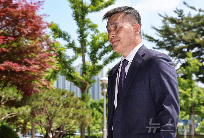 박정훈 전 해병대 수사단장(대령)이 21일 경기 과천시 정부과천청사 고위공직자범죄수사처에 채상병 사건 수사 관련 조사를 받기 위해 출석하고 있다. 2024.5.21/뉴스1 ⓒ News1 김도우 기자